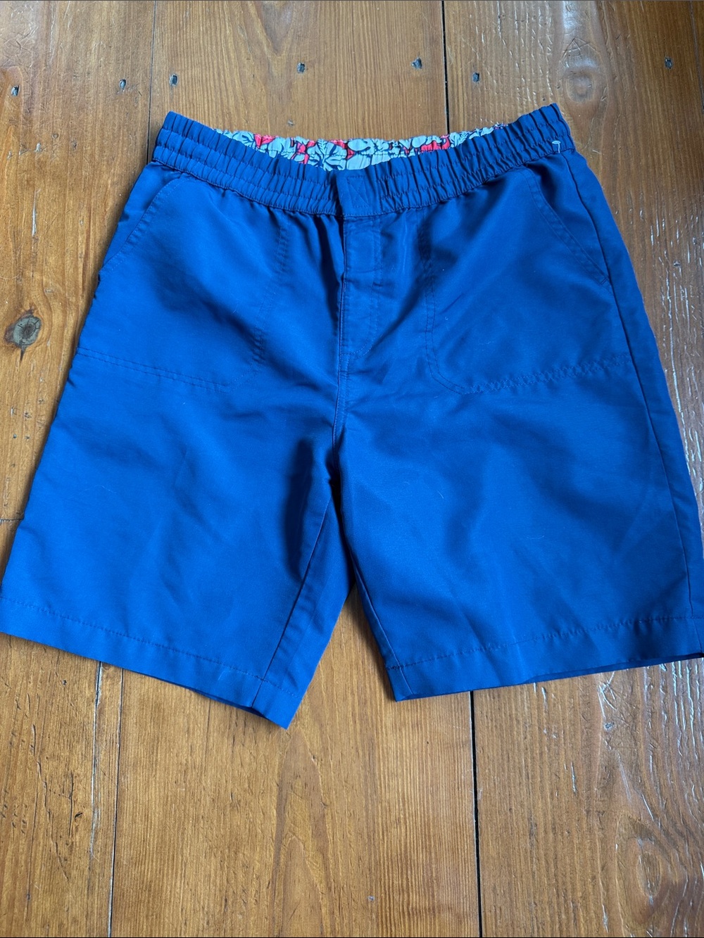VINEYARD VINES boys board shorts XL (16)